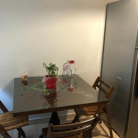 Ozzy Homes Muethis Katta 아파트